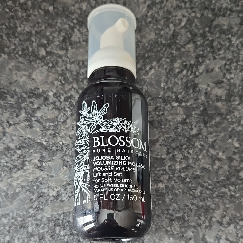 Blossom 5 oz. Jojoba Silky Volumizing Mousse - NEW